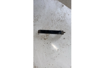 058129723A volkswagen passat B5 motor destek braketi manifold bağlantı ayağı