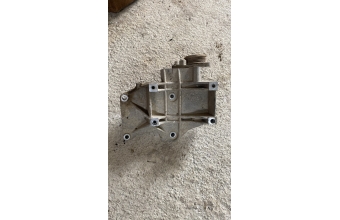 058260885C Volkswagen passat B5 klima kompresörü bağlantı ayağı (braketi)