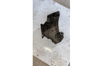06F199207G Seat: Leon, Altea, Toledo sağ motor bağlantı braketidir (motor kulağı demiri)