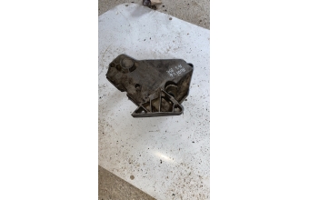 06F199207G Skoda: Octavia sağ motor bağlantı braketidir (motor kulağı demiri).