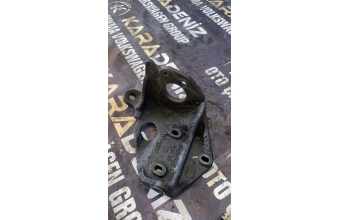 074130147 Volkswagen T4 mazot/yakıt pompası bağlantı ayağıdır (braketi) 2.4 ,2.5 TDI