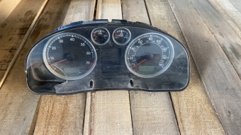 110080137Volkswagen B5 , B5.5 (2000-2005) gösterge paneli (km saati)