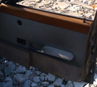 1988 ford taunus çıkma sağ ön kapı kolçağı.