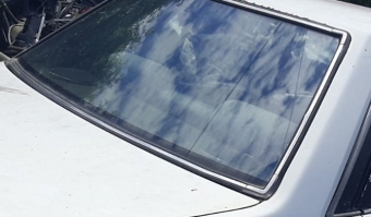 1988 model mazda 323 1.6 çıkma bagaj camı