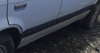 1988 model mazda 323 1.6 çıkma sağ takım kapı bandı