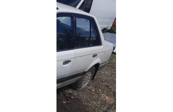 1988 model mazda 323 1.6 çıkma sol arka dolu kapı