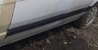 1988 model mazda 323 1.6 çıkma sol takım kapı bandı