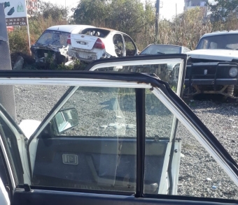 1991 1996 model kia capital 1.5 çıkma sağ ön dolu kapı.