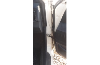 1991 1996 model kia capital 1.5 çıkma sağ ön kapı menteşesi.