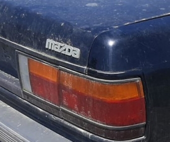1991 model mazda 929 2.0 çıkma bagaj marka yazısı