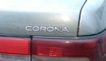 1992 model toyota corona 2.0 çıkma marka model yazısı.