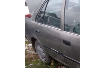 1992 model toyota corona 2.0 çıkma sağ arka kapı.
