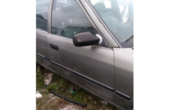 1992 model toyota corona 2.0 çıkma sağ ön kapı.