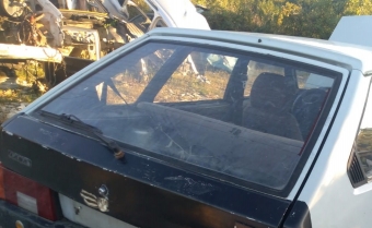 1993 model lada samara 1.5 çıkma bagaj camı.