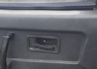 1993 model lada samara 1.5 karburatörlü çıkma sol ön kapı kolçağı