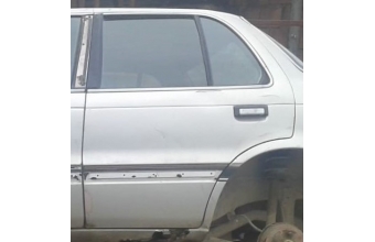 1993 model mitsubishi lancer 1.6 glx çıkma sol arka kapı