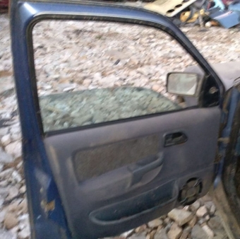 1994 ford sierra 2.0 karbüratörlü çıkma sol ön dolu kapı
