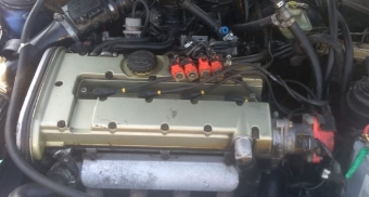 1995 model opel calibra 2.0 çıkma motor üst kapağı
