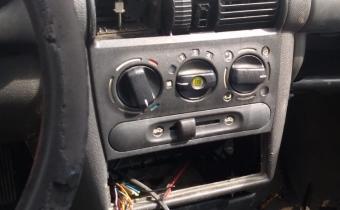 1995 opel corsa b 1.4 benzinli çıkma klima kontrol paneli.
