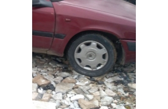 1996 model daewoo espero 2.0 otomatik çıkma sağ ön jant lastik.