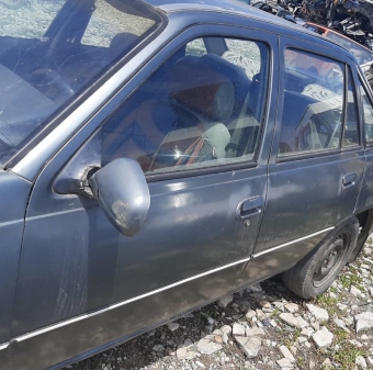 1996 model daewoo nexia 1.5 çıkma sol takım kapı