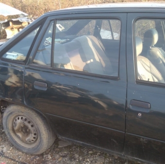 1996 model daewoo racer 1.5 çıkma sağ arka dolu kapı