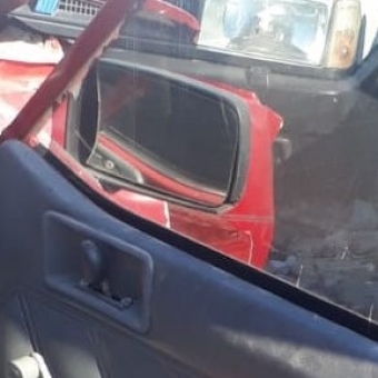 1996 model renault r12 toros 1.4 5 ileri şanzıman çıkma sağ ön kapı kolçağı.