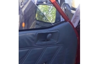 1996 model renault r12 toros 1.4 5 ileri şanzıman çıkma sol ön kapı kolçağı.
