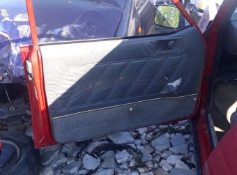 1996 model renault r12 toros 1.4 5 ileri şanzıman sökme sol ön kapı döşemesi.