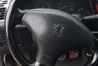 1997 model peugeot 306 1.8 8 valf çıkma sürücü airbag kapağı.