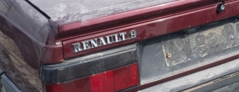 1997 model renault r9 broadway çıkma bagaj marka yazısı.