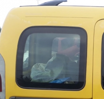 1998 - 2000 model renault kangoo 1.9 çıkma sağ arka cam.