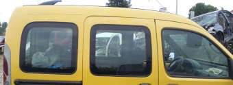 1998 - 2000 model renault kangoo 1.9 çıkma sağ kapı cam takımı.