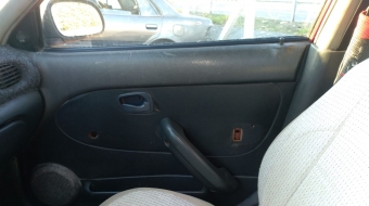 1998 model hyundai accent 1.3 gls sökme sağ ön kapı döşemesi.