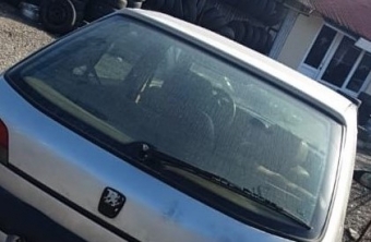 1998 model peugeot 306 1.8 benzinli otomatik çıkma bagaj camı