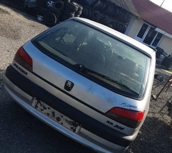 1998 model peugeot 306 1.8 benzinli otomatik çıkma dolu bagaj kapağı