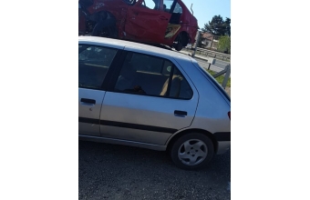 1998 model peugeot 306 1.8 benzinli otomatik çıkma sol arka dolu kapı