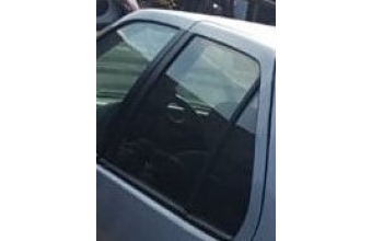 1998 model peugeot 306 1.8 benzinli otomatik çıkma sol arka kapı camı