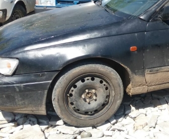 1998 model toyota carina 2 çıkma sol ön çamurluk.