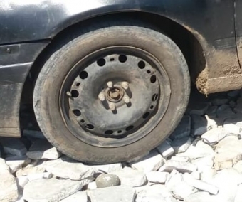 1998 model toyota carina 2 çıkma sol ön jant lastik.