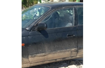 1998 model toyota carina 2 çıkma sol ön kapı.
