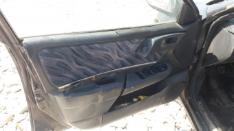 1998 model toyota carina 2 sökme sol ön kapı döşemesi.