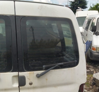1999 model peugeot partner 1.4 benzinli çıkma sağ bagaj camı