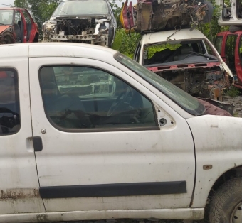 1999 model peugeot partner 1.4 benzinli çıkma sağ ön kapı
