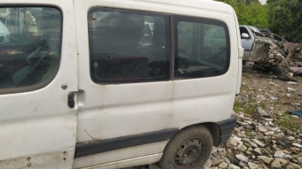 1999 model peugeot partner 1.4 benzinli çıkma sol arka kapı camı