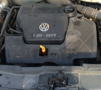 1999 model volkswagen bora 1.6 sr çıkma motor üst kapağı.