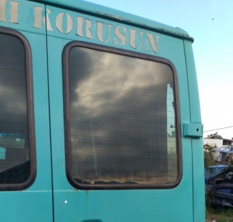 2000 model mercedes benz sprinter 312d 2.9 çıkma sağ bagaj camı.