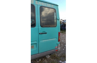 2000 model mercedes benz sprinter 312d 2.9 çıkma sağ bagaj kapağı.