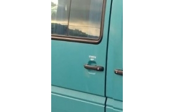 2000 model mercedes benz sprinter 312d 2.9 çıkma sağ sürgülü kapı kolu.