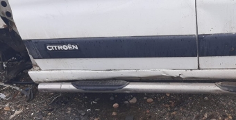 2000 model peugeot partner 1.9 d çıkma sol ön kapı bandı